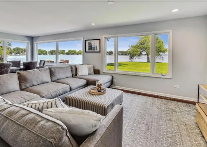 Month To Month And Seasonal Luxury Lakefront 5 Bed 5 5 Bath Estate Holiday home *