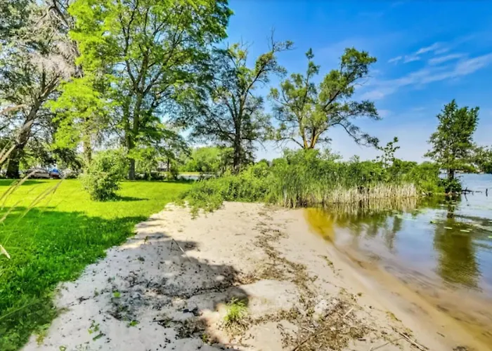 Month To Month And Seasonal Luxury Lakefront 5 Bed 5 5 Bath Estate *