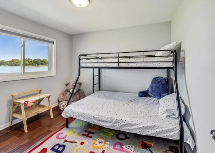Holiday home Month To Month And Seasonal Luxury Lakefront 5 Bed 5 5 Bath Estate Ingleside