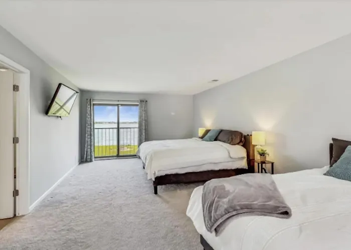 Holiday home Month To Month And Seasonal Luxury Lakefront 5 Bed 5 5 Bath Estate Ingleside