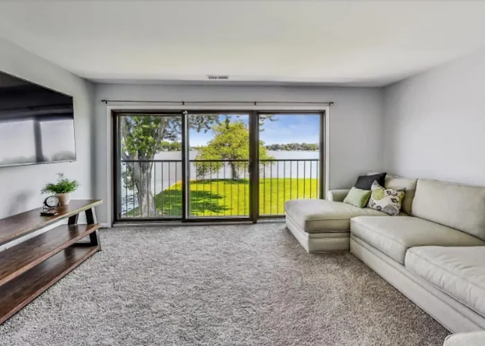 Month To Month And Seasonal Luxury Lakefront 5 Bed 5 5 Bath Estate * Ingleside
