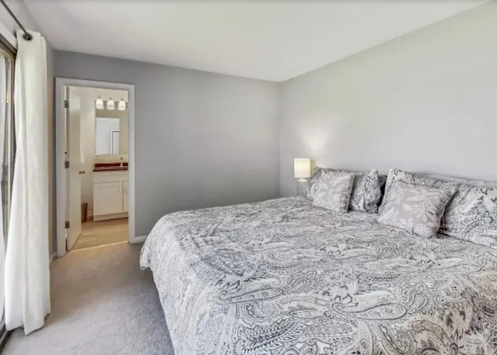 Month To Month And Seasonal Luxury Lakefront 5 Bed 5 5 Bath Estate Holiday home *