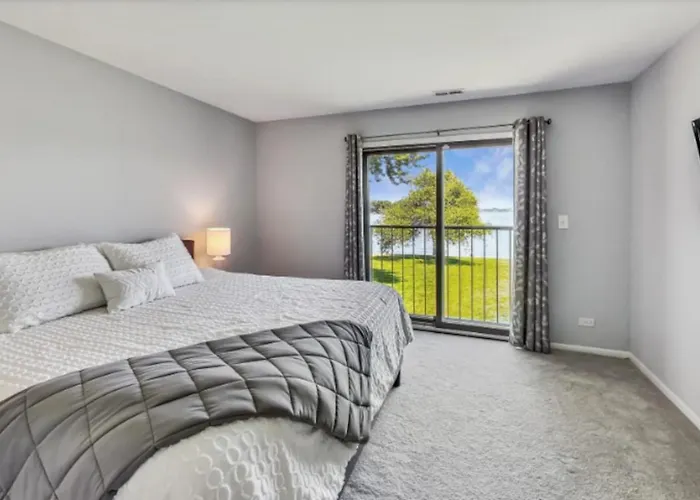 Holiday home Month To Month And Seasonal Luxury Lakefront 5 Bed 5 5 Bath Estate *